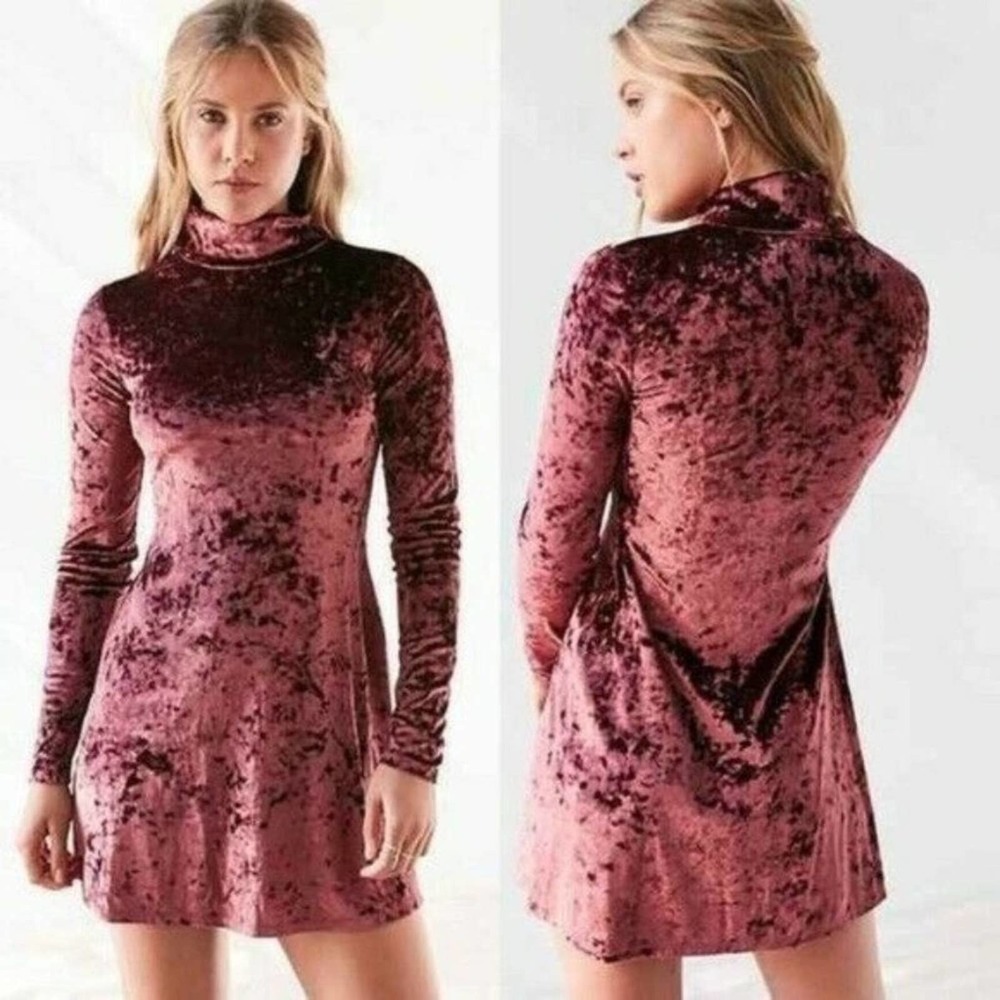 Urban Outfitters Kimchi Blue Crushed Velvet Mock Neck Mini Sheath Dress Size Sm